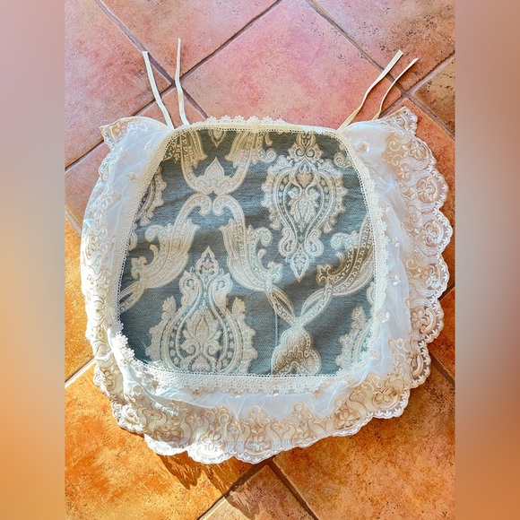 Lace Anti-Slip Chair Pad Seat Cushion with Tie Square raffles Hanging 50x50cm - Picture 4 of 10